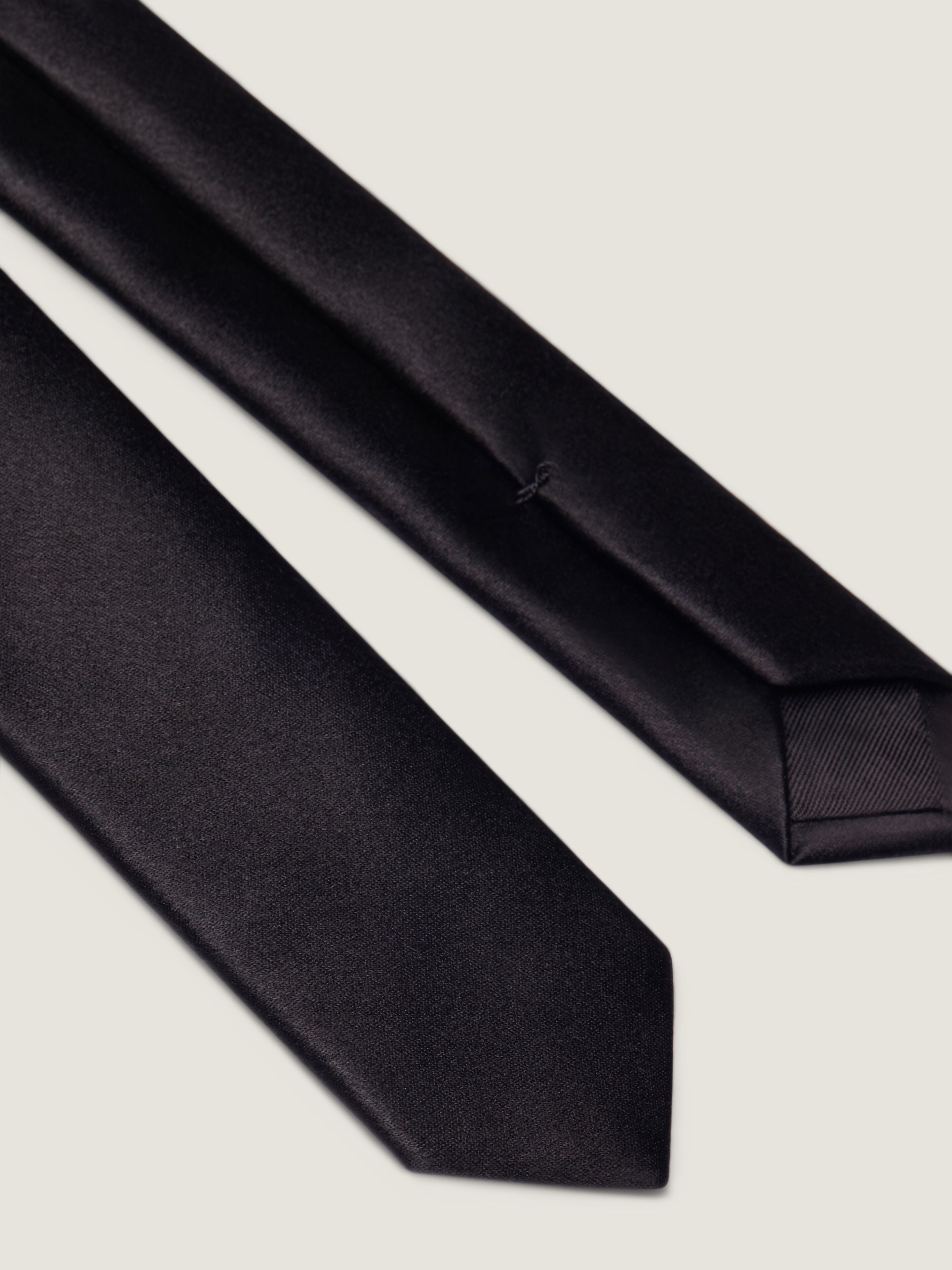 Tie in silk